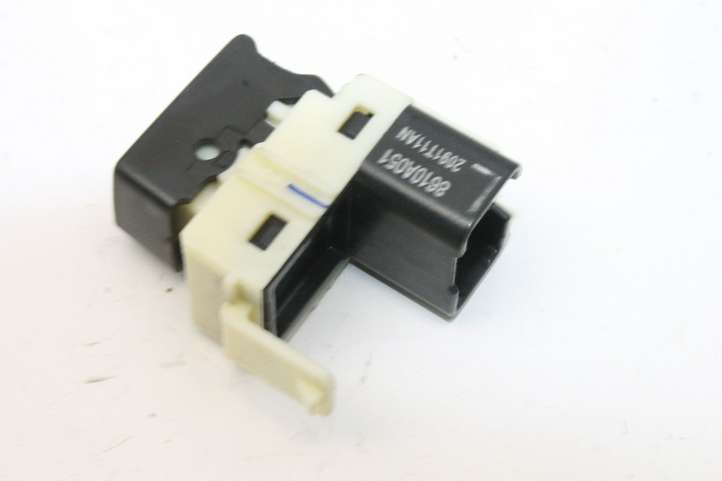 Mitsubishi Outlander (2007 - 2012)  8610A051 Кнопка крюка в багажнике