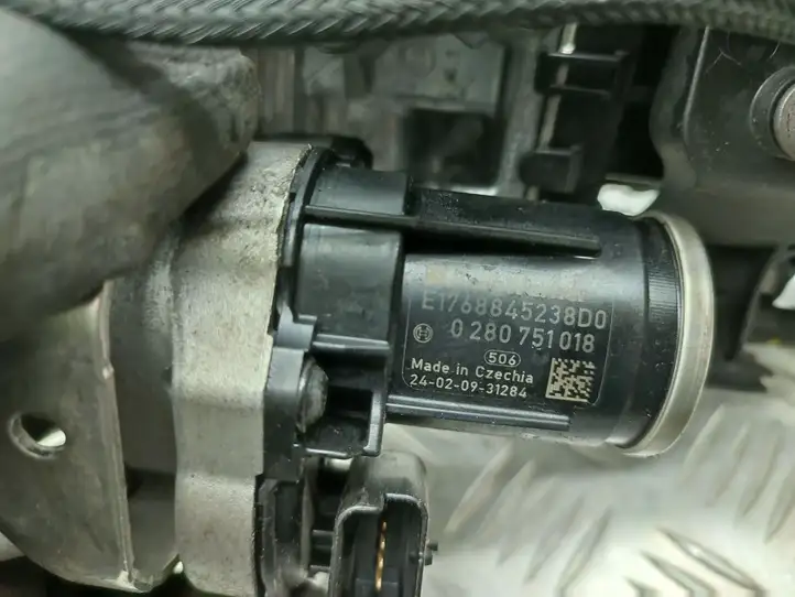 Ford Focus (2015 - 2019) 9807593080 Охладитель клапана EGR — фото 13