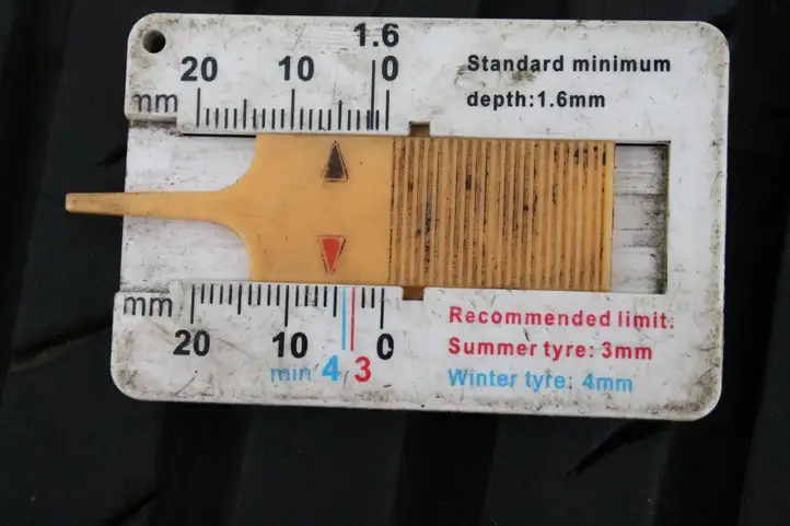 Toyota Prius+ (ZVW40) (2011 - 2018) 19565R15 Летняя шина R12 — фото 4