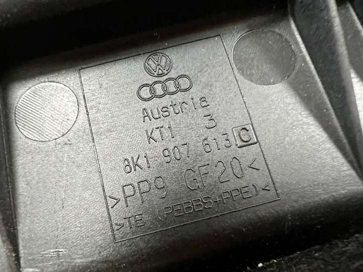 Audi A4 (2011 - 2015)  8K1907613C Крышка ящика предохранителей