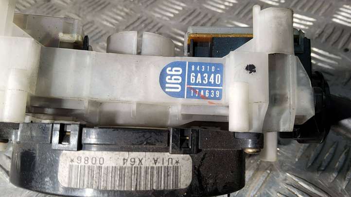 Toyota Land Cruiser (J100) (1998 - 2007)  843106A340 Комплект ручек