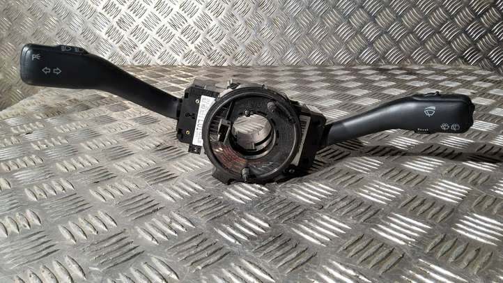 Skoda Fabia Mk1 (6Y) (1999 - 2007)  4B0953503H Комплект ручек