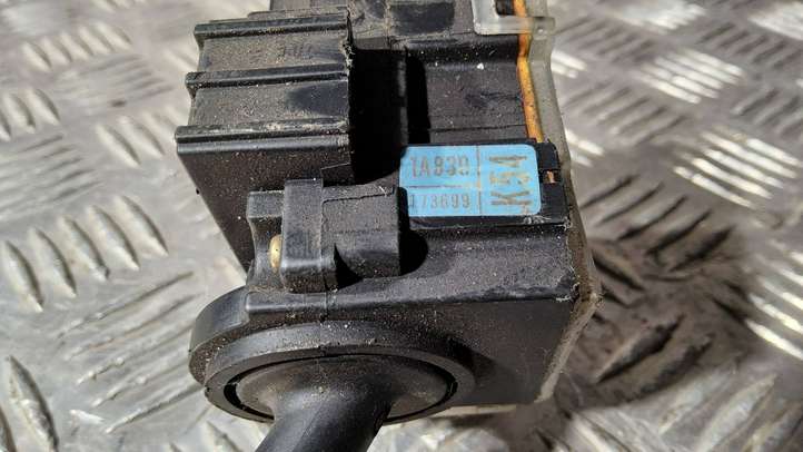 Toyota RAV 4 (XA20) (2000 - 2005)  1A830173699 Ручка стеклоочистителей