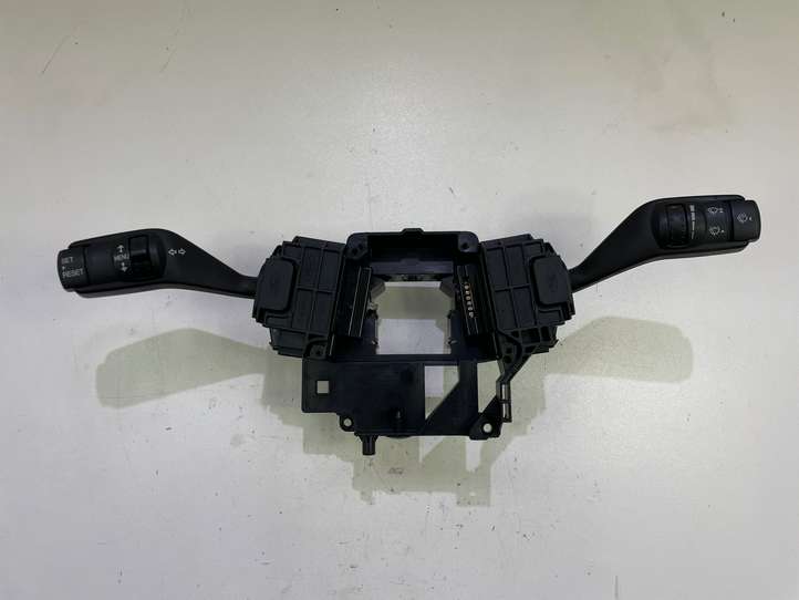Ford Kuga I (2008 - 2012)  3M5T6475AE Комплект ручек