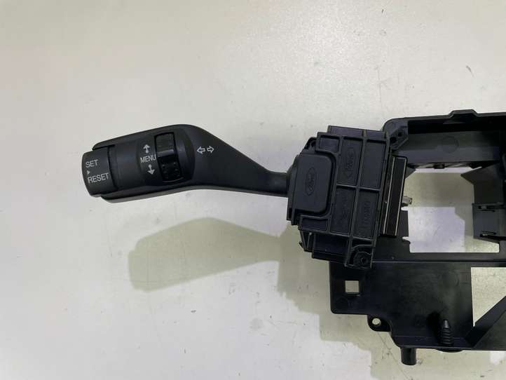 Ford Kuga I (2008 - 2012)  3M5T6475AE Комплект ручек