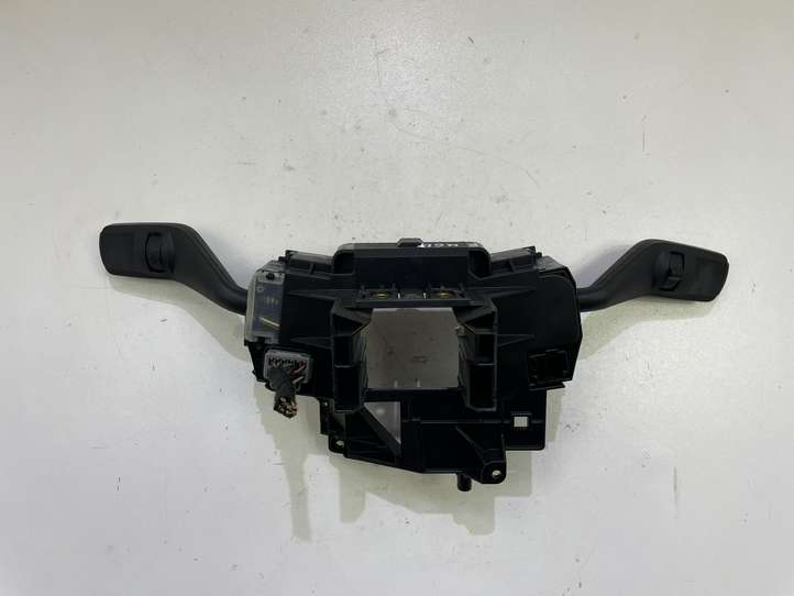 Ford Kuga I (2008 - 2012)  3M5T6475AE Комплект ручек