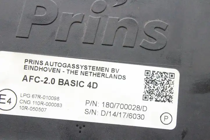 Toyota Prius+ (ZVW40) (2011 - 2018) 180700028D Газовый редуктор — фото 13