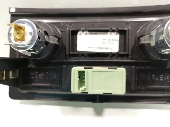 BMW 5 E60 E61 (2004 - 2010) 8385142 Накладка прикуривателя — фото 2