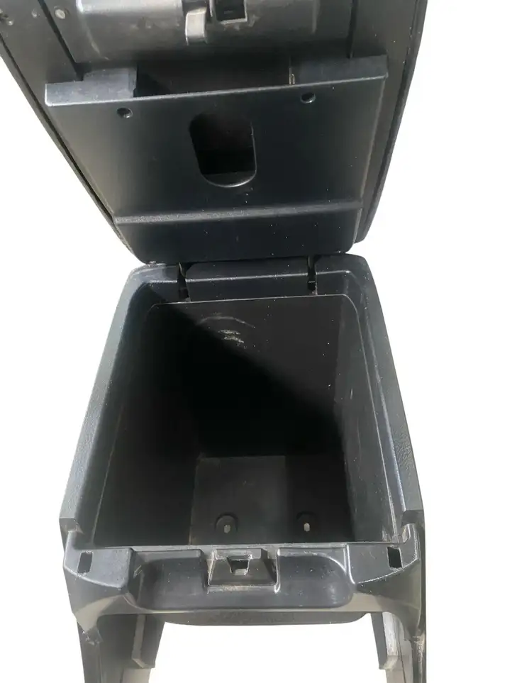 Toyota Land Cruiser (J120) (2002 - 2009) Подлокотник — фото 2