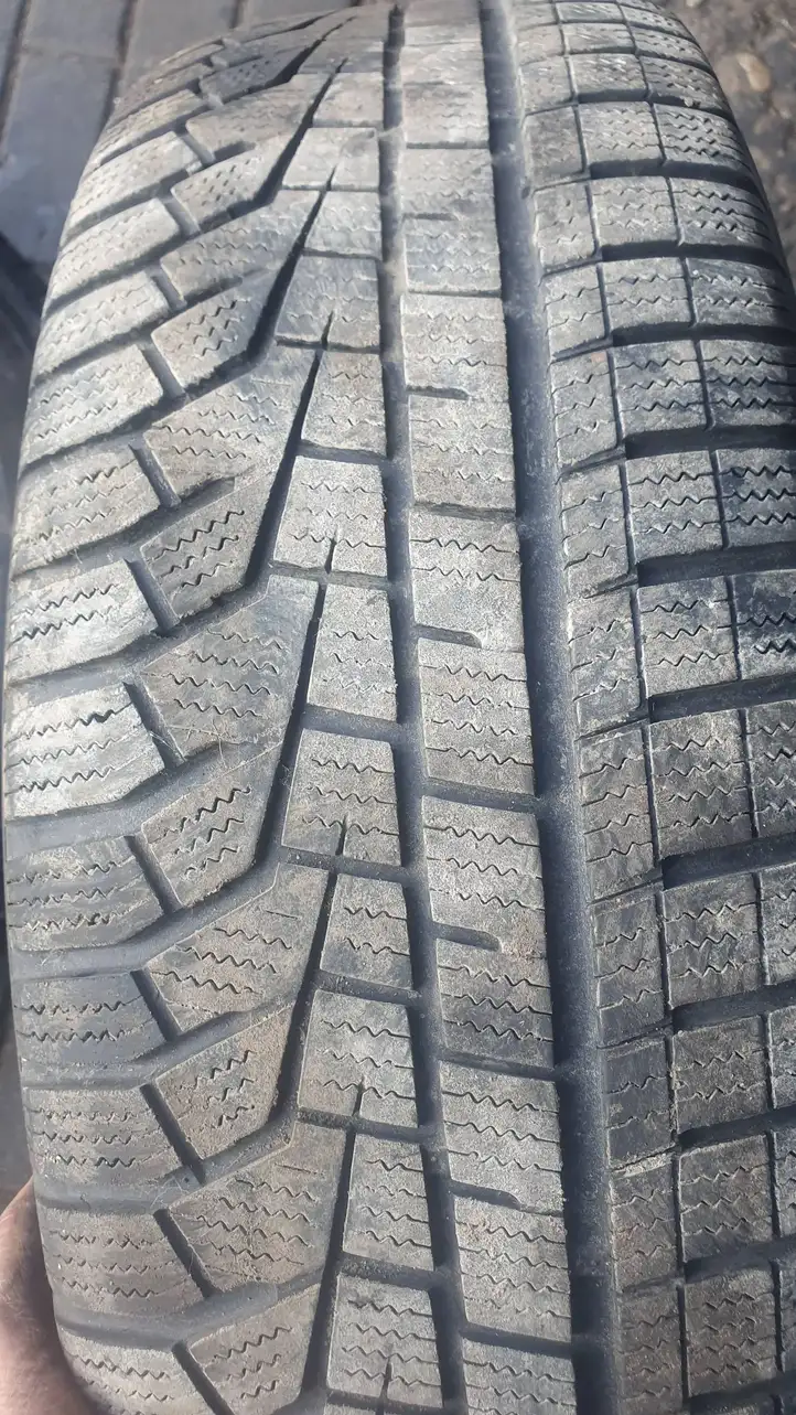 Hyundai Terracan (2004 - 2007) 23575R15 Зимняя шина R15 — фото 2