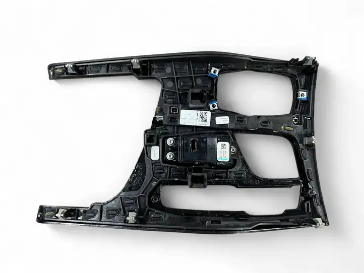 BMW M5 F90 (2017 - 2019) 6670608 Другая деталь консоли (туннеля) — фото 1