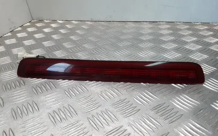 Toyota Land Cruiser (J120) (2002 - 2009) Дополнительный стоп фонарь — фото 1