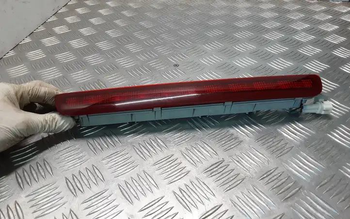 Toyota Land Cruiser (J120) (2002 - 2009) Дополнительный стоп фонарь — фото 2