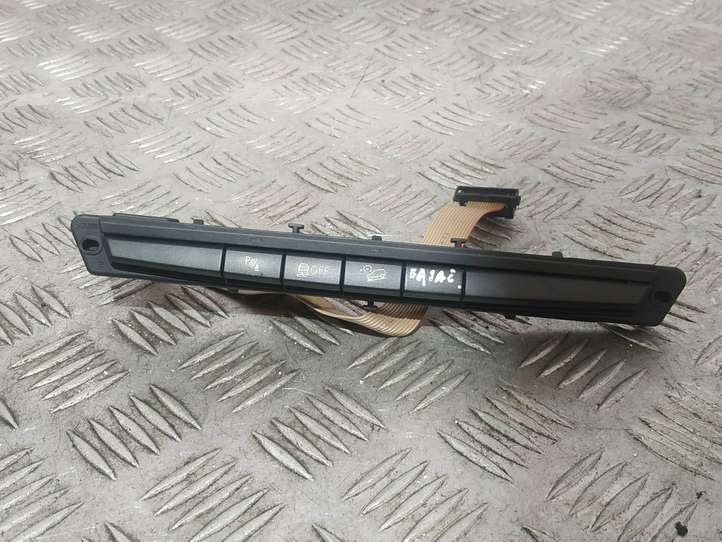 BMW X6 E71 (2008 - 2014)  9208218 Кнопка крюка в багажнике