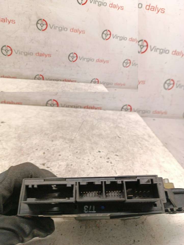 Audi A4 (2004 - 2009)  8E0959802A Механизм подъема окон задней двери