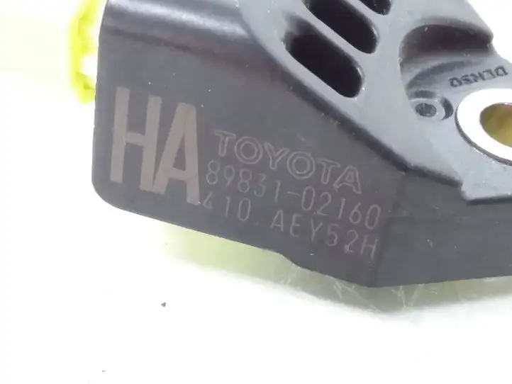 Toyota Auris E180 (2012 - 2018) 8983102160 Датчик удара SRS — фото 3