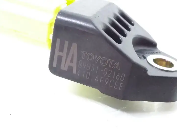 Toyota Auris E180 (2012 - 2018) 8983102160 Датчик удара SRS — фото 3