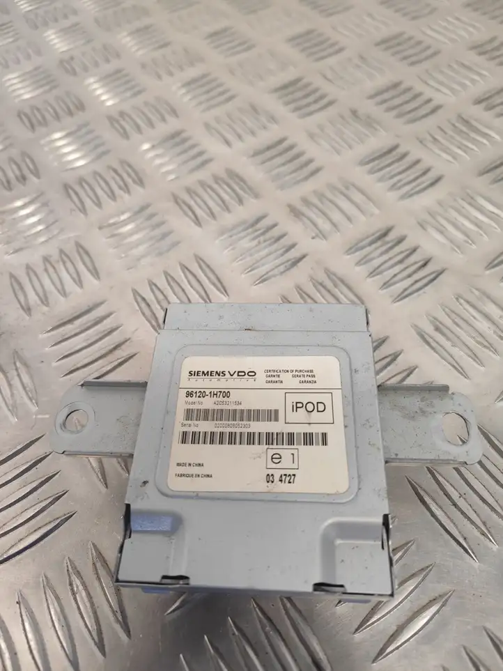 Kia Ceed (2006 - 2010)  961201H700 Блок управления USB