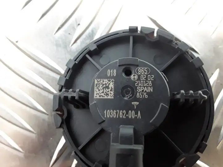 Tesla Model 3 (2017 - 2023) 103676200A Датчик удара SRS — фото 2