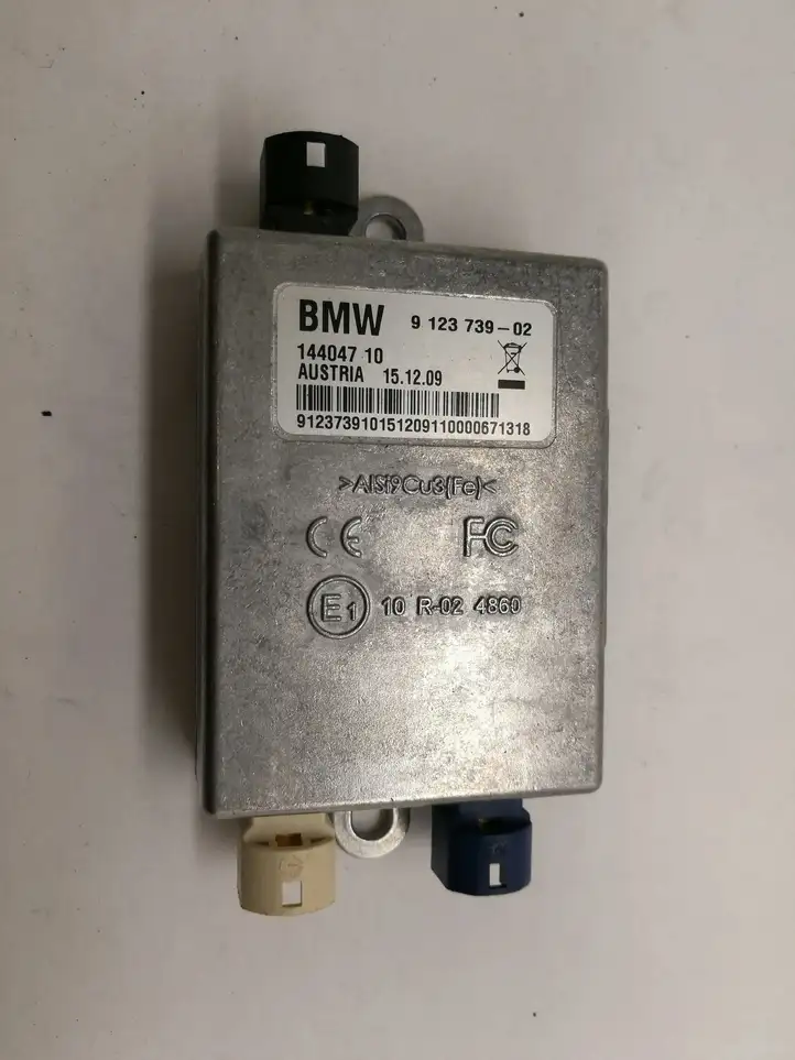 BMW 3 E90 E91 (2005 - 2012)  9123739 Блок управления USB