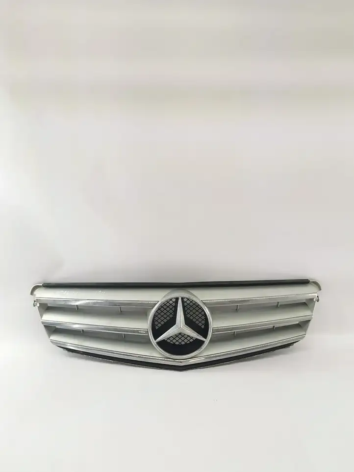 Mercedes-Benz C W204 (2007 - 2014) A2048800023 Передняя решетка — фото 1