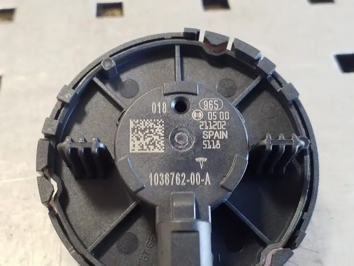 Tesla Model 3 (2017 - 2023) 103676200A Датчик удара SRS — фото 2
