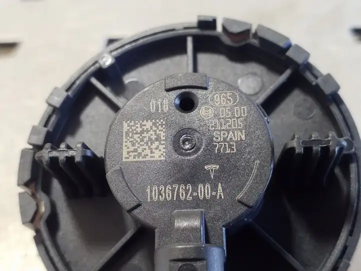Tesla Model 3 (2017 - 2023) 103676200A Датчик удара SRS — фото 4