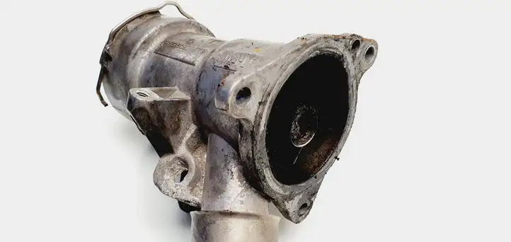 Mercedes-Benz C W203 (2000 - 2007) A6460900054 Трубка EGR — фото 3
