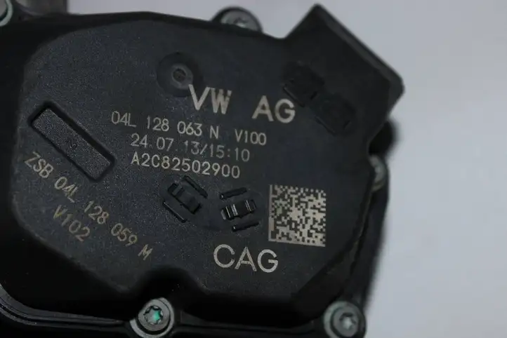 Volkswagen Golf VII (2013 - 2019) 04L128063N Дроссельная заслонка — фото 3