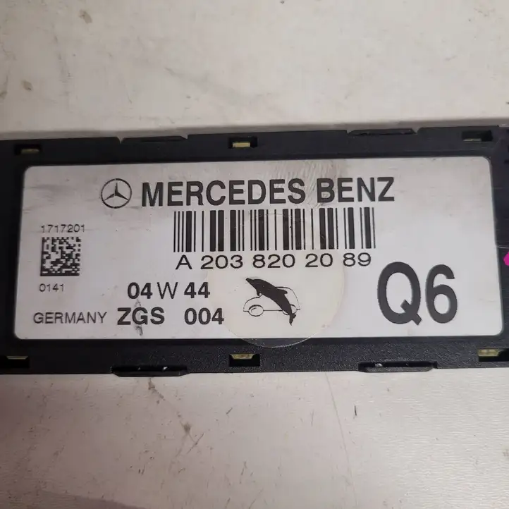 Mercedes-Benz C W203 (2000 - 2007) A2038202089 Усилитель антенны — фото 5
