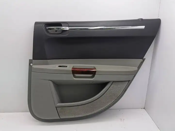 Chrysler 300 - 300C (2005 - 2011) 0UU081DBAG Обшивка задней двери — фото 1