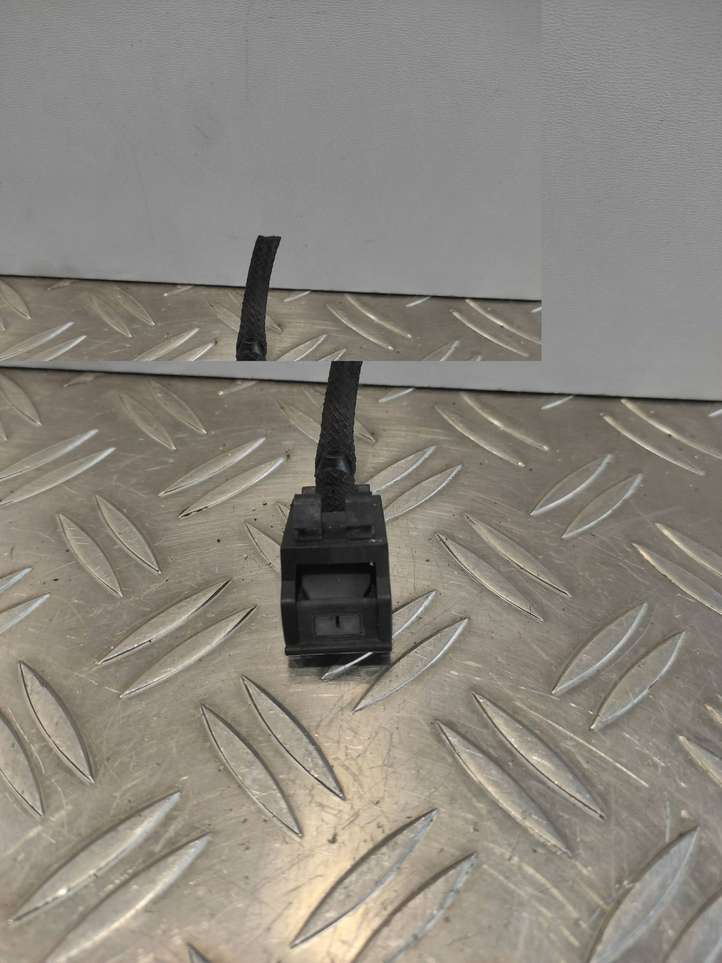 Audi A2 (1999 - 2007)  8Z0955987B Распылитель (распылители) оконной жидкости лобового стекла
