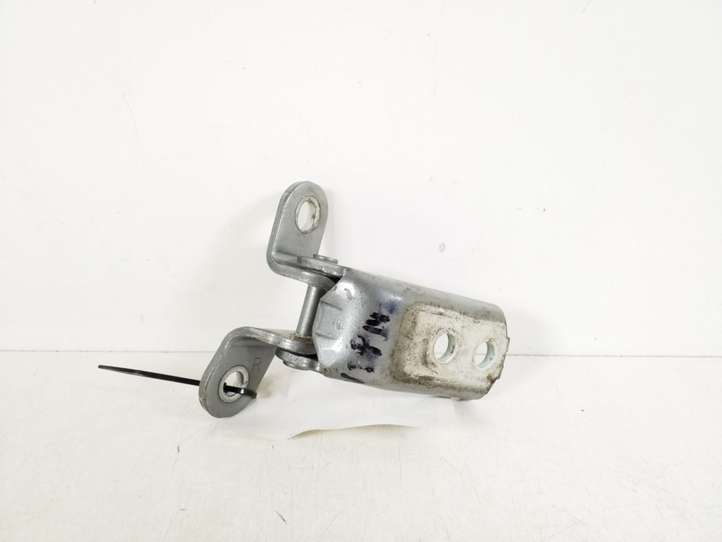 Toyota Avensis T270 (2009 - 2012)  68710-02060 Верхняя петля передней двери