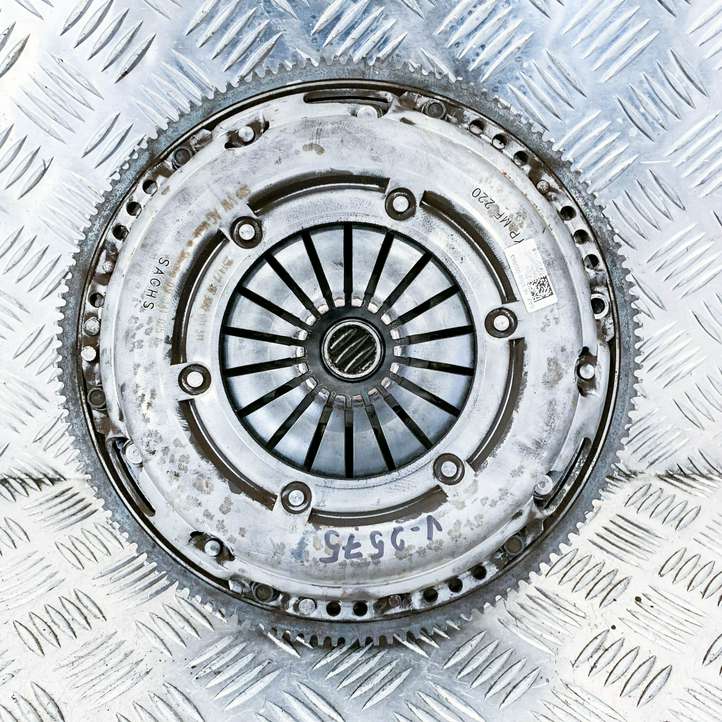 Skoda Yeti (2013 - 2018)  03F141015B Комплект сцепления