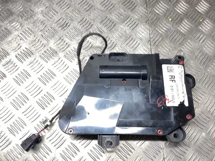 Tesla Model S (2016 - 2021) 1071888100A Наружная ручка двери — фото 2