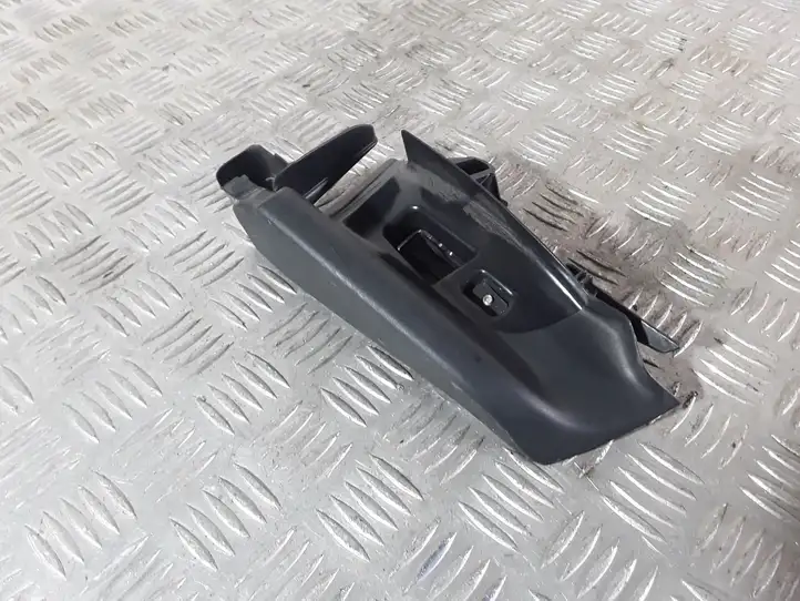 Audi A4 S4 B8 8K (2011 - 2015) 8K0857791A Накладка ремня безопасности — фото 1