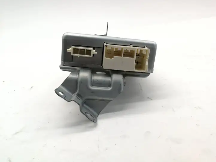 Toyota Prius (XW30) (2009 - 2015) 8965047530 Прочие блоки управления — фото 1