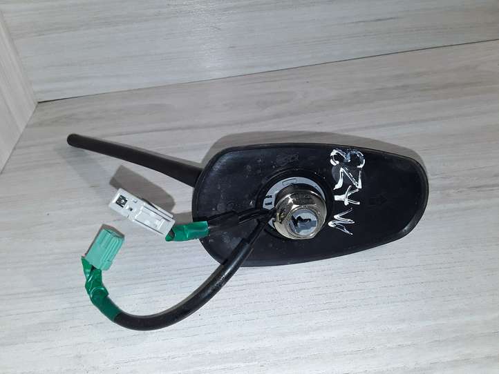 Mazda 3 (2011 - 2013)   Антенна (антенна GPS)