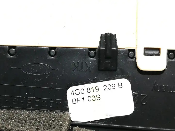 Audi A8 S8 D4 4H (2010 - 2014) 4G0819209B Боковой воздушный дефлектор — фото 2