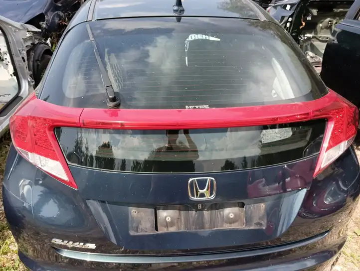 Honda Civic IX (2011 - 2017) Крышка багажника — фото 1