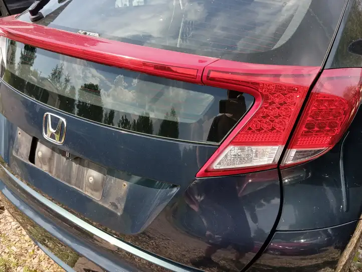 Honda Civic IX (2011 - 2017) Крышка багажника — фото 3