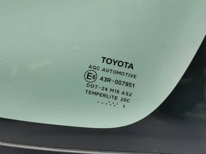 Toyota Auris 150 (2006 - 2012) E643R007951 Треугольное стекло кузова — фото 2
