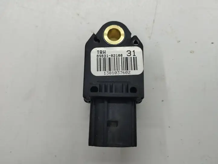 Toyota Auris 150 (2006 - 2012) 1381037602 Датчик удара SRS — фото 1