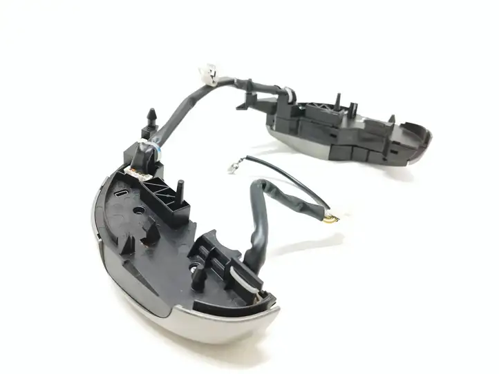Toyota Prius (XW20) (2003 - 2009) F70CV142 Кнопки на рулевом колесе — фото 4