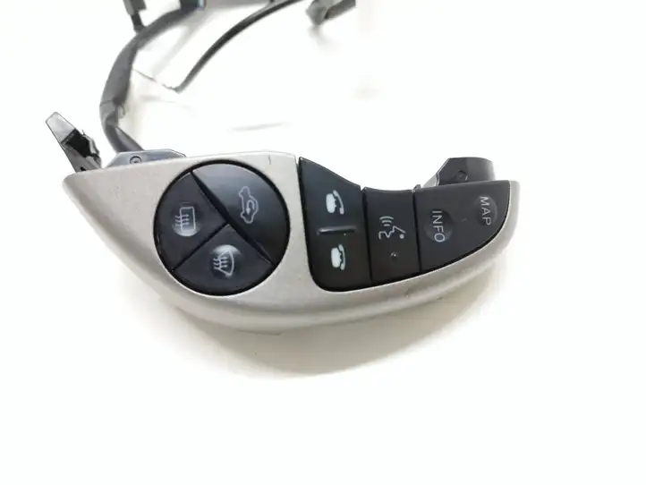 Toyota Prius (XW20) (2003 - 2009) F70CV142 Кнопки на рулевом колесе — фото 5