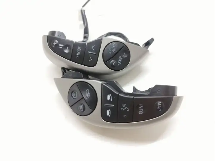 Toyota Prius (XW20) (2003 - 2009) F70CV164 Кнопки на рулевом колесе — фото 1