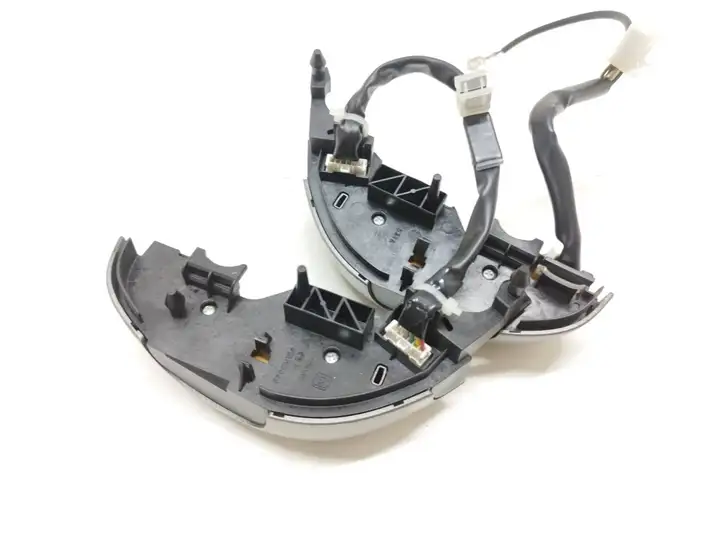 Toyota Prius (XW20) (2003 - 2009) F70CV164 Кнопки на рулевом колесе — фото 4