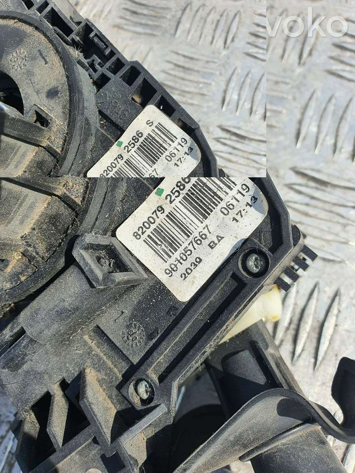 Dacia Sandero (2008 - 2012)  8200792586 Комплект ручек