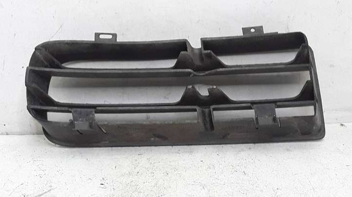Volkswagen Golf IV (1998 - 2005)  1J0853666E Нижняя решётка (из трех частей)