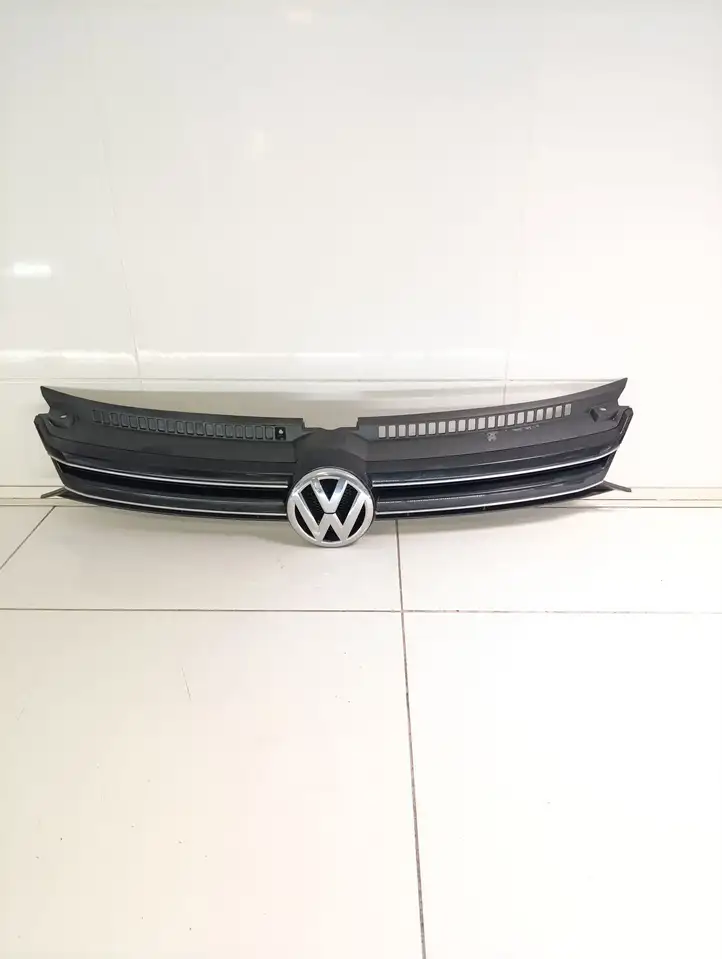 Volkswagen Golf Plus (2004 - 2008) 5M0853653K Передняя решетка — фото 1
